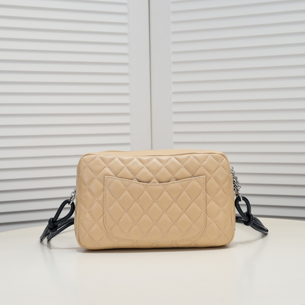 シャネルバッグ側面デザイン